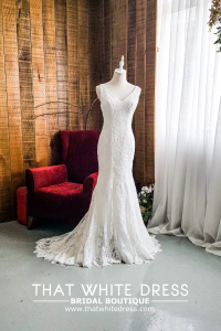 812BY03W03 Rellye Strap V neck Chantilly lace V back  trumpet Bride Wedding Dress Designer Premium White Rental Kuala Lumpur