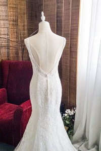 812BY03W03 Rellye Strap V neck Chantilly lace V back  trumpet Bride Wedding Gown Premium Designer Malaysia rental