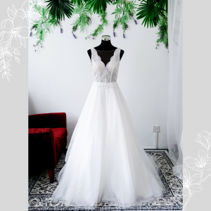 906BY04W04 Harina Deep V scallop lace A line soft tulle low V back wedding dress rental designer Malaysia