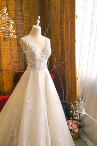 812BY02W05 Aryssa V neck illusion V back button A line b Bride Wedding Gown Premium Designer Malaysia rental