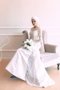 710LLW01 LL Nicollette Long sleeves illusion bodice satin trumpet 3