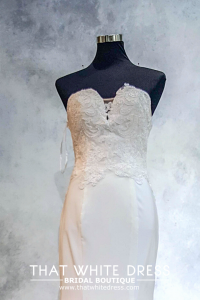 219YA01W01 Kaia Sweet heart crepe sculpted lace Romantic wedding dress Malaysia, Church Wedding Malaysia, Long Sleeves Bridal Dress Malaysia Rental, 