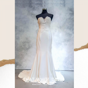 219YA01W01 Kaia Sweet heart crepe sculpted lace  Romantic wedding dress Malaysia, Church Wedding Malaysia, Long Sleeves Bridal Dress Malaysia Rental 
