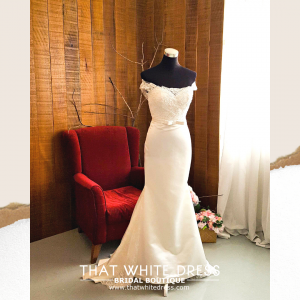 608LL03 LL Tara French Lace Satin Trumpet Bridal Gown Signature Designer Custom make rental Kuala Lumpur